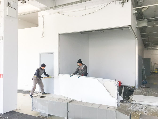 Демонтаж стен и перегородок — цена за м2 в Москве | снос стен с вывозом ...